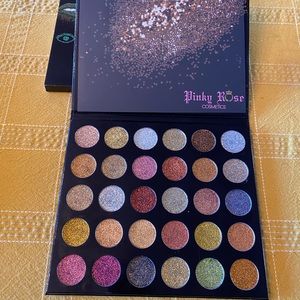 Pinky Rose Hypnotize palette for eyes and lips